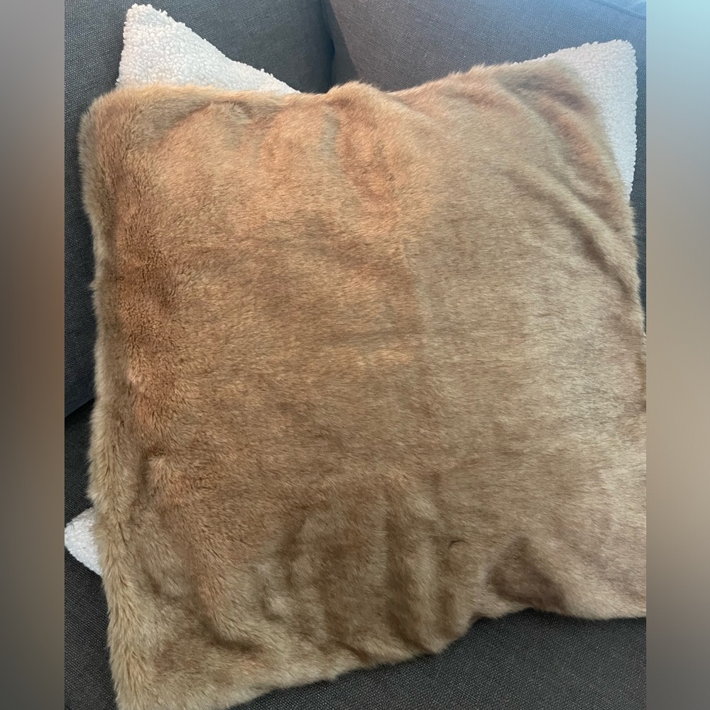 PBK faux fur Sham & Throw